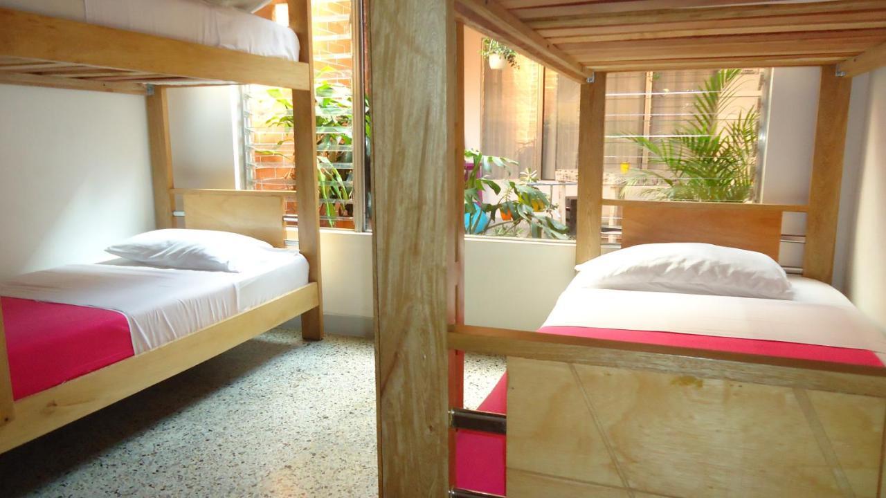 Iris Hostel Medellín Eksteriør billede