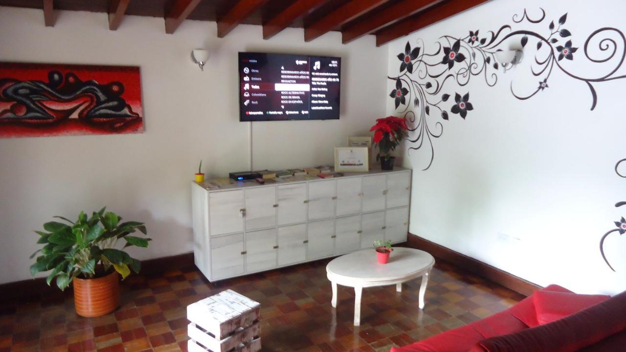 Iris Hostel Medellín Eksteriør billede
